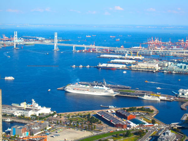 横浜港ランドマークタワーから